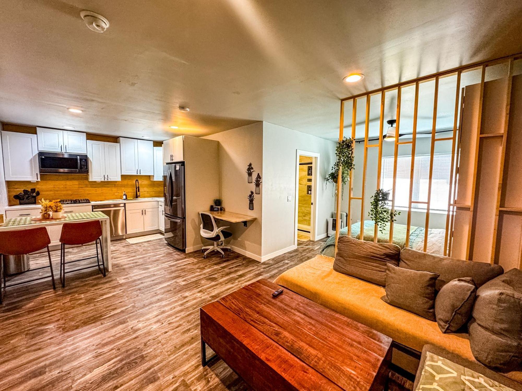 Private-Suite, Kitchen, Laundry, Rainfall Shower, 4Ktv El Centro Dış mekan fotoğraf